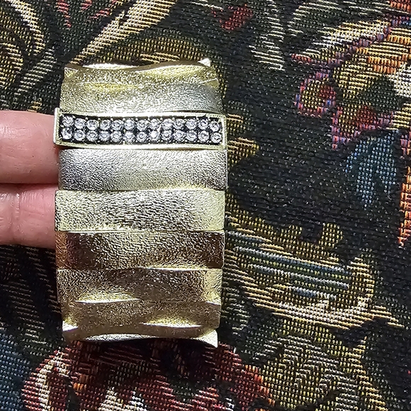 Monet vintage gold tone rhinestones  elastic bracelet - Picture 2 of 12